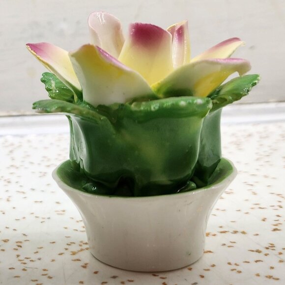 Vintage Flower Salt & Pepper Shaker Set - Picture 2 of 8